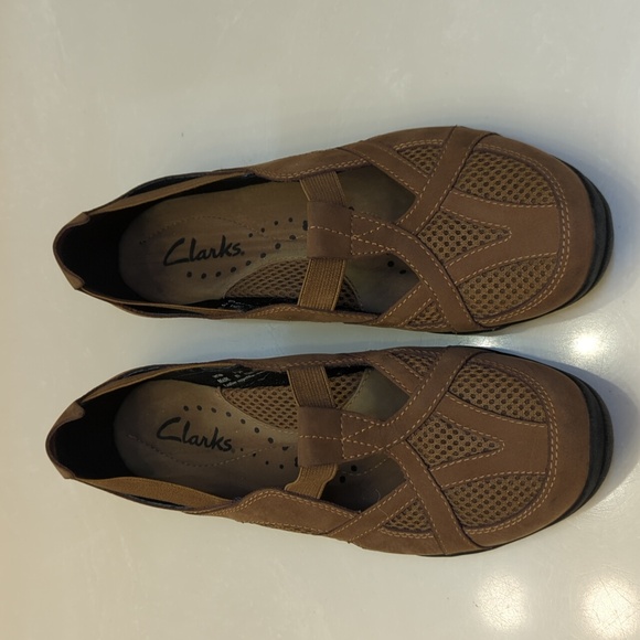 Clarks Slip-on Shoes - Picture 2 of 8